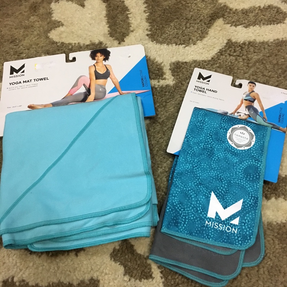 Set of Yoga mat towel w/matching hand towels NEW